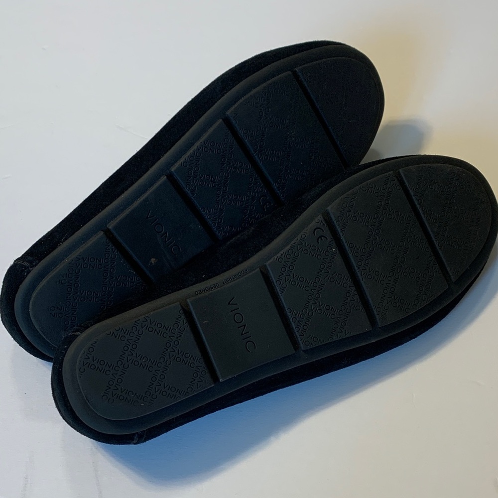 Vionic Women’s 8.5 Black Suede Chain Loafers - Picture 6 of 8
